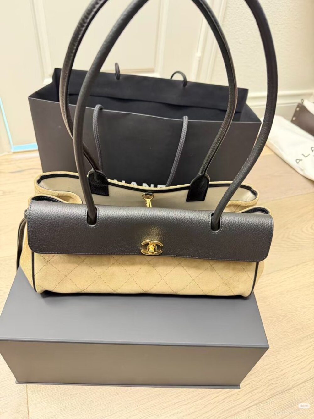 Classic CHANEL   bag: A Stylish and Versatile Choice for Elegance